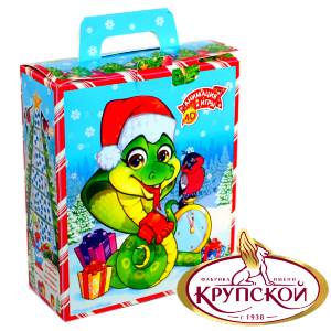 Сладкий новогодний подарок в картонной упаковке весом 650 грамм  в Ессентуках